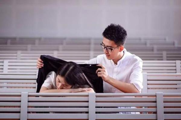 谈恋爱要时刻都联系吗 谈恋爱时刻都联系好吗 谈恋爱要时刻都联系吗 谈恋爱时刻都联系好吗