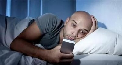 ​大家是用左手还是右手拿手机(使用手机用左手还是右手)