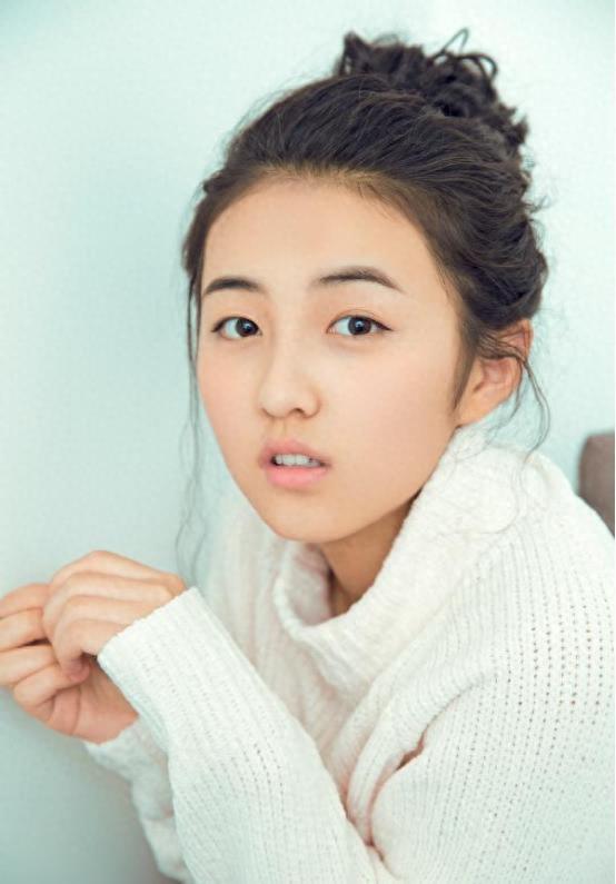 年幼成名的张子枫,惊人家庭的背景大揭秘