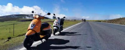 ​骑上我心爱的小摩托原唱是谁