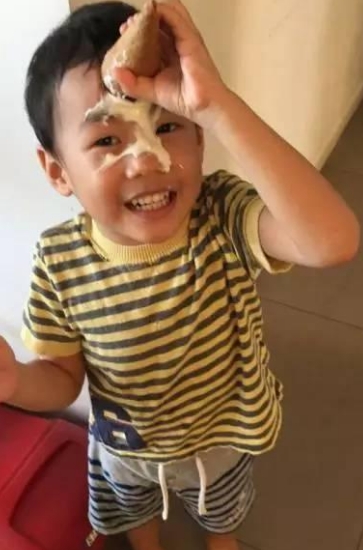 53岁的黄家强,他从未放弃过音乐,大儿子神似黄家驹