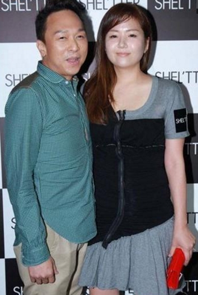 53岁的黄家强,他从未放弃过音乐,大儿子神似黄家驹