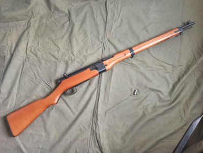 ​日本贰式伞兵步枪可拆成两截前无古人后无来者的一把奇葩步枪