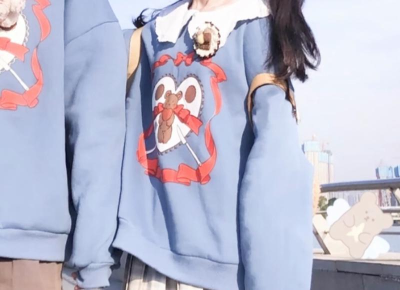 “你为什么不送酒?”海南一男子手捧鲜花表白,却被女子摔一脸 “你为什么不送酒?”海南一男子手捧鲜花表白,却被女子摔一脸