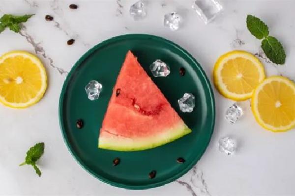 三伏天吃什么好补身体 三伏天吃羊肉的功效 三伏天吃什么好补身体 三伏天吃羊肉的功效