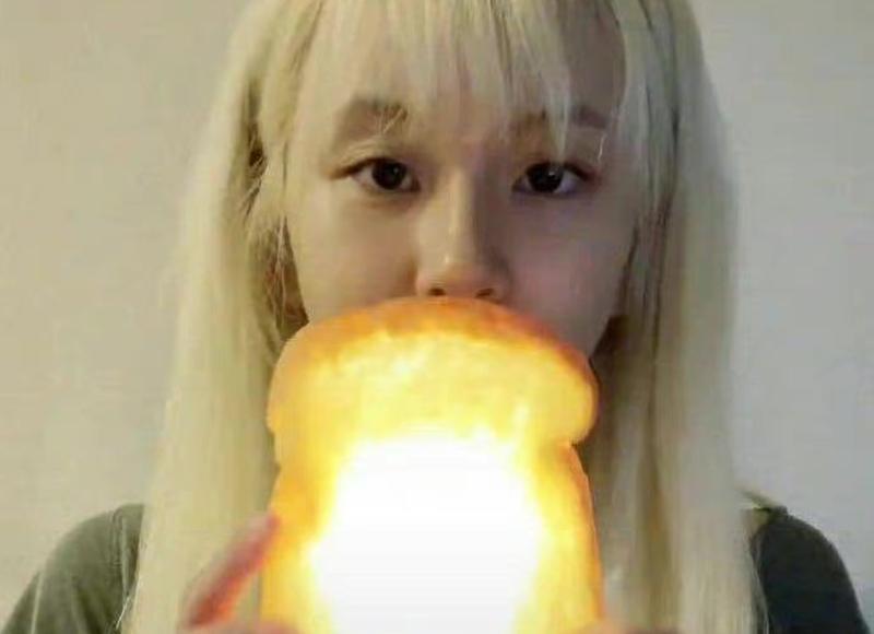 王宝强女友手戴戒指(王宝强与女友开两百万豪车出街) 王宝强女友手戴戒指(王宝强与女友开两百万豪车出街)