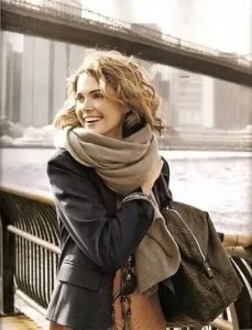 ​看看养身少女围巾的多样戴法