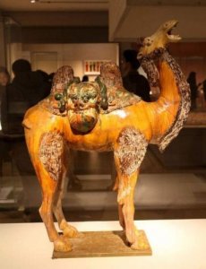 ​洛阳唐三彩马价格(洛阳唐三彩小镇)