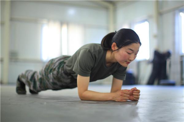 平板支撑能减肚子吗 平板支撑一分钟消耗多少卡路里 平板支撑能减肚子吗 平板支撑一分钟消耗多少卡路里