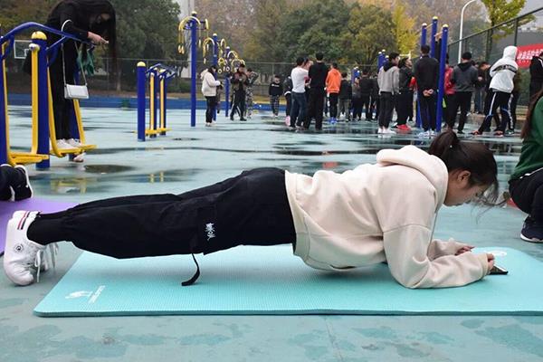 平板支撑能减肚子吗 平板支撑一分钟消耗多少卡路里 平板支撑能减肚子吗 平板支撑一分钟消耗多少卡路里