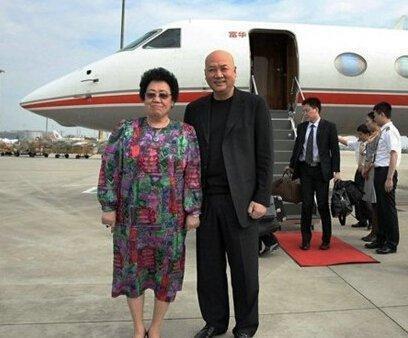 “唐僧”迟重瑞与女首富陈丽华近照,三个孩子都不是亲生