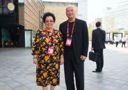 “唐僧”迟重瑞与女首富陈丽华近照,三个孩子都不是亲生