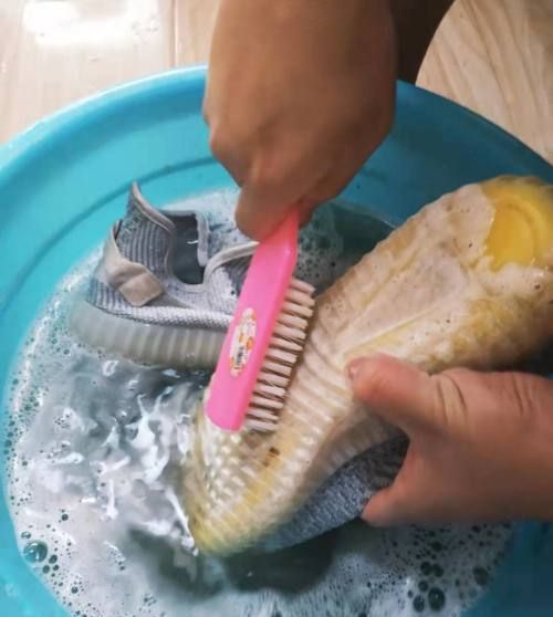 运动鞋能用洗衣机洗么