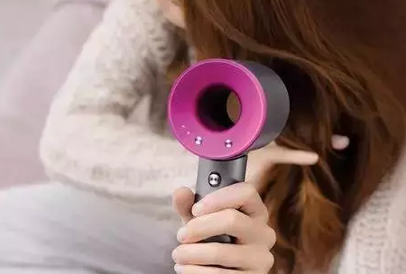 吹风机有糊味还能用吗,吹风机有烧焦的味道还能用