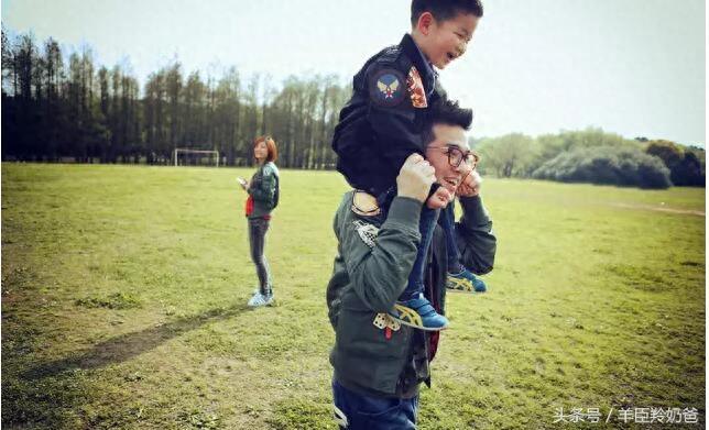 一家三口总是拍不好亲子照?9张图教你摆拍出幸福感爆棚的全家福