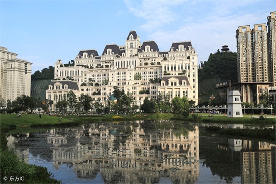 贵阳有一座规模宏大的“白宫”,位于贵阳主城区,夜景太震撼