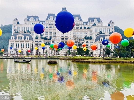 贵阳有一座规模宏大的“白宫”,位于贵阳主城区,夜景太震撼