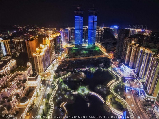 贵阳有一座规模宏大的“白宫”,位于贵阳主城区,夜景太震撼