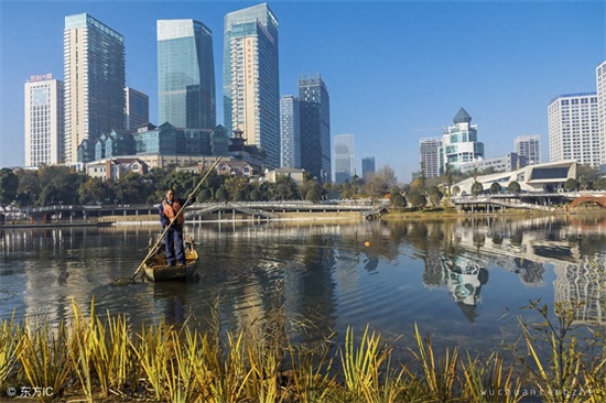 贵阳有一座规模宏大的“白宫”,位于贵阳主城区,夜景太震撼