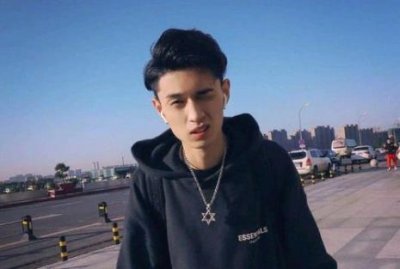 ​凯旋大酒店是秦霄贤家的吗