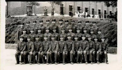 ​如今战友聚会有一个自发现象：当年在部队是上级的永远上座