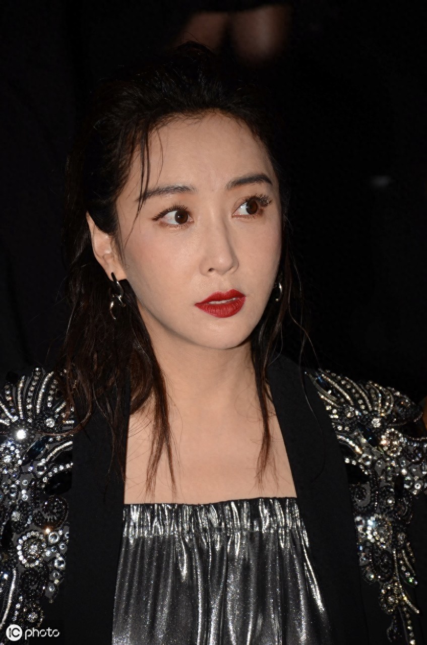 杜若溪气质十足、贵气逼人，古装男神严屹宽真是娶对了