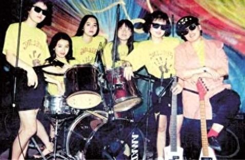 没想到韩红年轻时候的照片竟然这么苗条,你能认得出来吗?