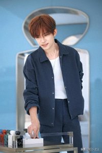 ​猛料来袭：易烊千玺恋爱对象疑曝光，网友纷纷猜测！