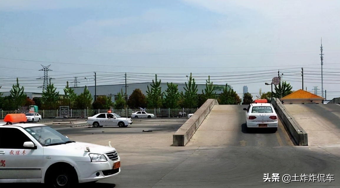 科目三四档速度不能低于多少（4档速度不能低于多少高于多少）(图4)