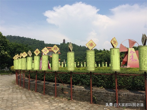 广州南沙天后宫被誉为天下天后第一宫，广州唯一能看到海的地方